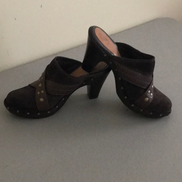 Shoes - Picture 3 of 6